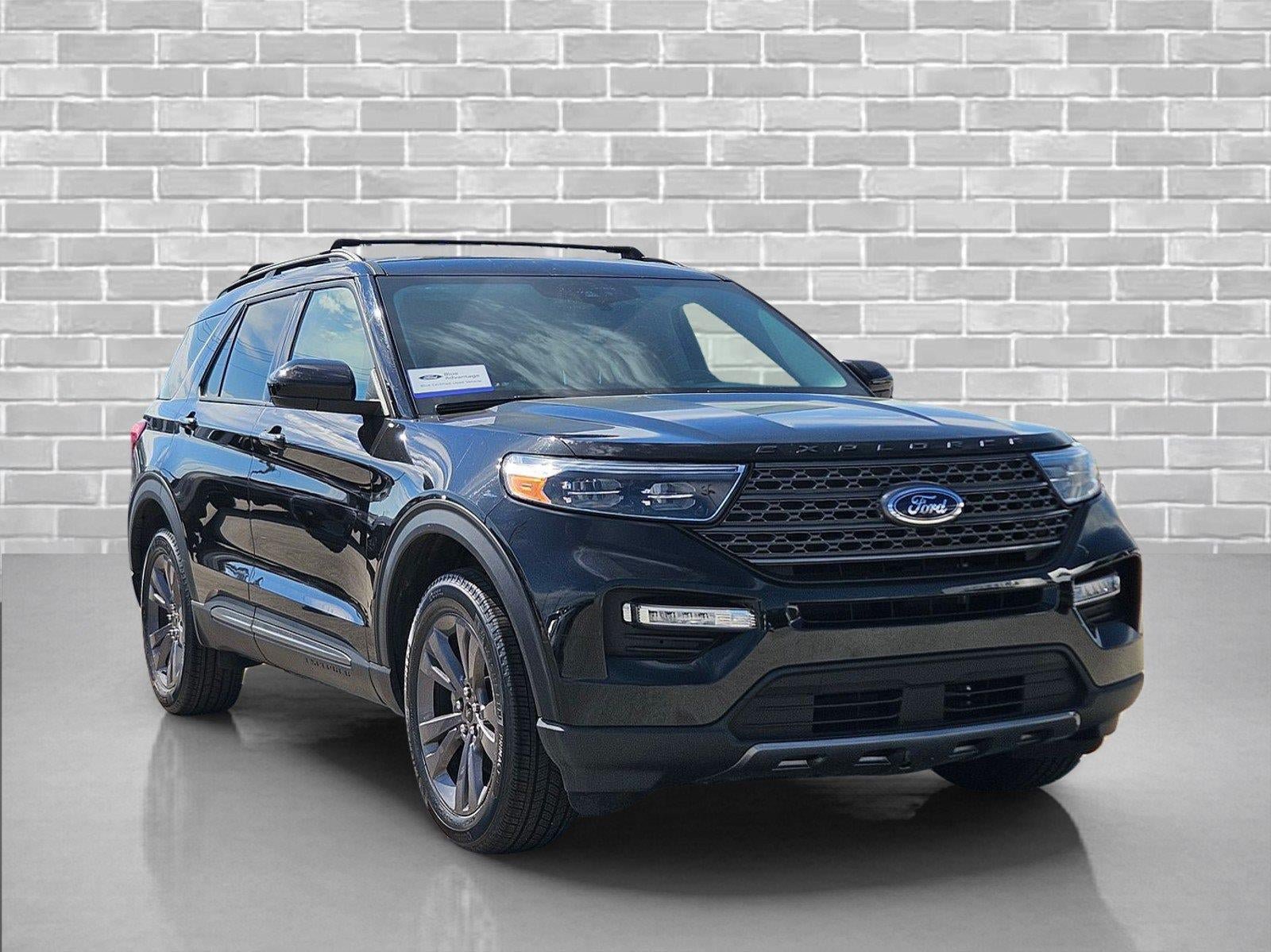 Used 2024 Ford Explorer XLT w/ Equipment Group 202A AWD/4WD image 3