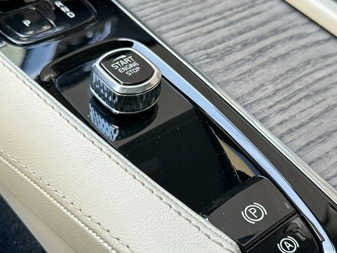 Used 2023 Volvo XC90 B6 Ultimate w/ Lounge Package image 27