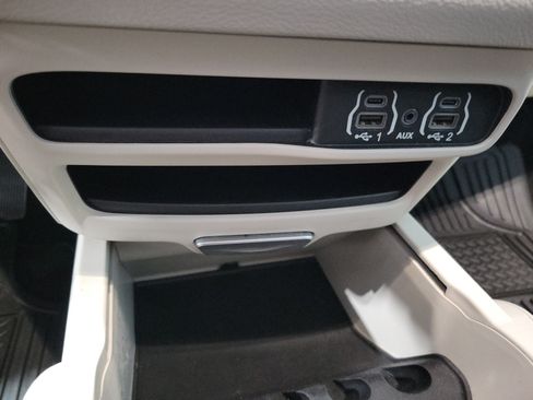 Used 2023 Chrysler Voyager LX FWD image 29