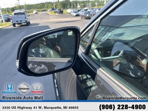 Used 2025 Toyota RAV4 XLE AWD/4WD image 5