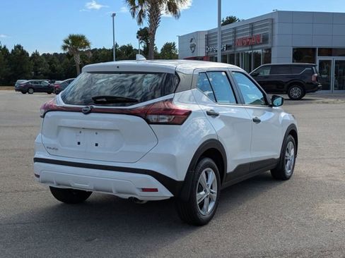 New 2025 Nissan Kicks Play S FWD image 3