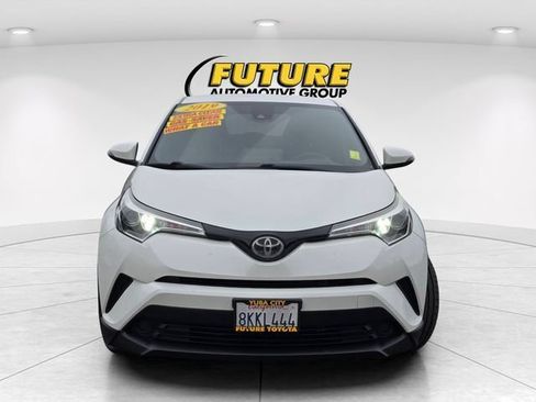Used 2019 Toyota C-HR XLE FWD image 2