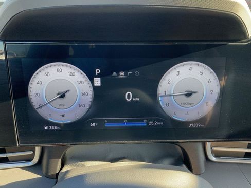 Used 2024 Hyundai Elantra SEL image 25