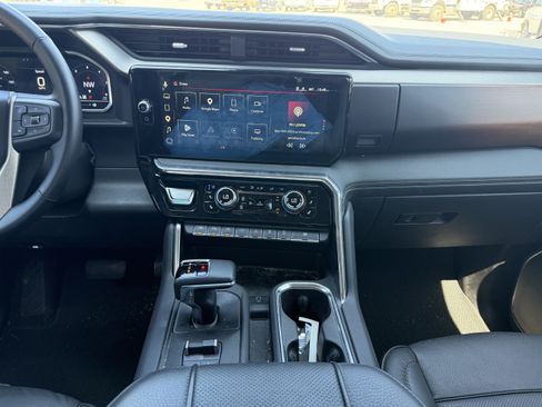 Used 2023 GMC Sierra 1500 Denali w/ Denali Reserve Package AWD/4WD image 22