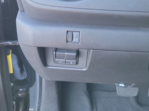 Used 2023 Chevrolet Colorado Trail Boss w/ Technology Package AWD/4WD image 26