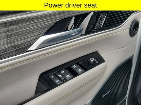 Certified 2022 Jeep Wagoneer Series III w/ Flexible Seating Group AWD/4WD image 21
