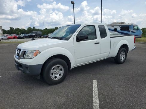 Used 2016 Nissan Frontier S image 2