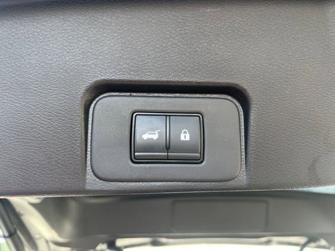 Used 2025 Nissan Rogue SV image 20