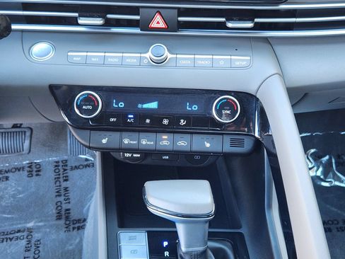 Used 2025 Hyundai Elantra SEL FWD image 20