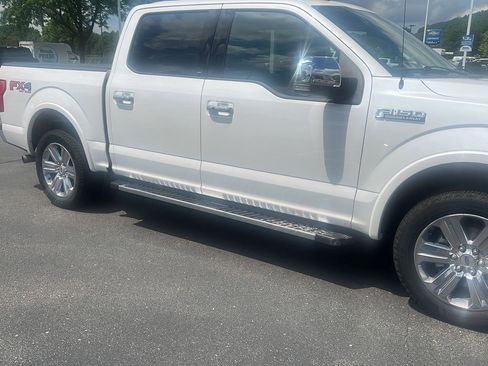 Used 2019 Ford F150 Lariat w/ Equipment Group 502A Luxury AWD/4WD image 3