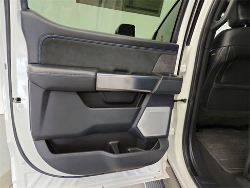 Used 2025 Ford F250 Platinum image 32