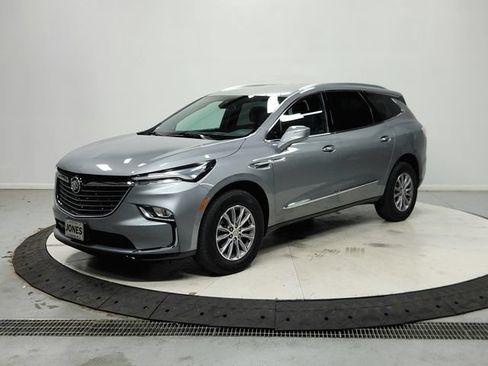 Used 2024 Buick Enclave Essence FWD image 4