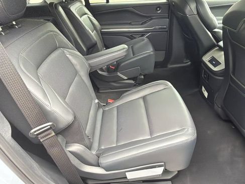 New 2027 Lincoln Navigator Premiere RWD image 18