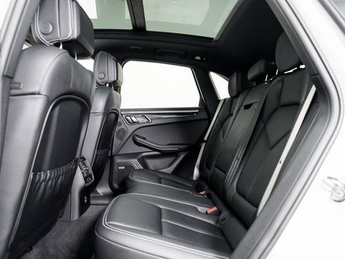 Used 2025 Porsche Macan image 27