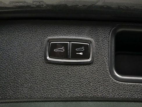 Certified 2021 Porsche Macan S image 14