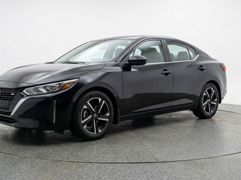 Used 2025 Nissan Sentra SV image 3