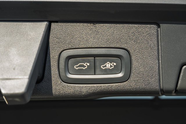 Certified 2024 Volvo XC60 B5 Ultimate w/ Protection Package Premier AWD/4WD image 10