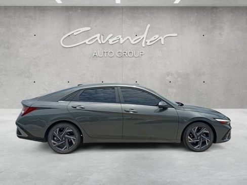 Used 2025 Hyundai Elantra Limited FWD image 17