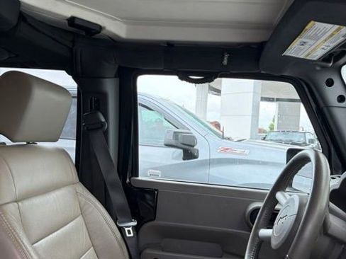 Used 2010 Jeep Wrangler Unlimited Sahara AWD/4WD image 6