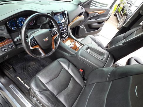 Used 2018 Cadillac Escalade ESV Premium Luxury AWD/4WD image 28