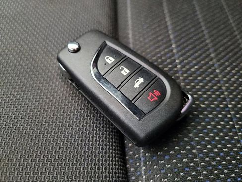 Used 2021 Toyota Corolla SE image 32