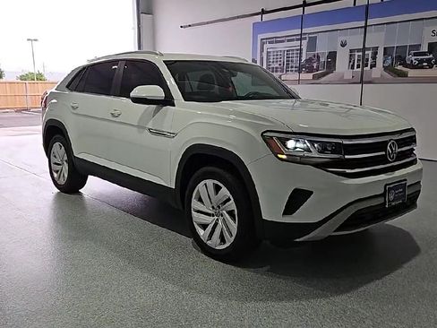 Certified 2023 Volkswagen Atlas Cross Sport SE w/ Panoramic Sunroof Package FWD image 2