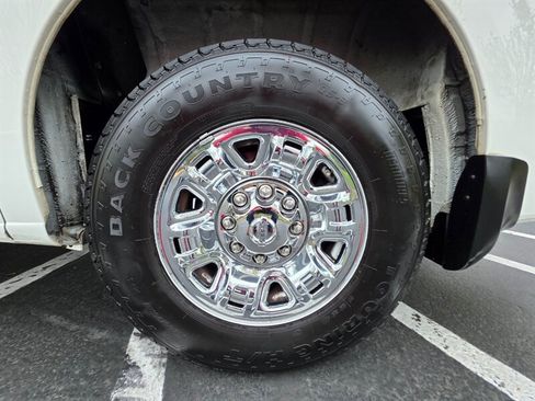 Used 2018 Nissan NV 3500 SL image 49