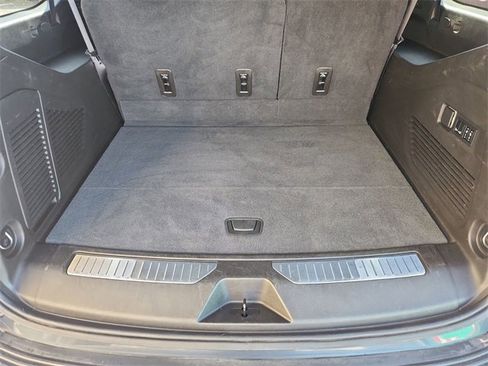 Used 2021 Chevrolet Suburban RST w/ Luxury Package image 25