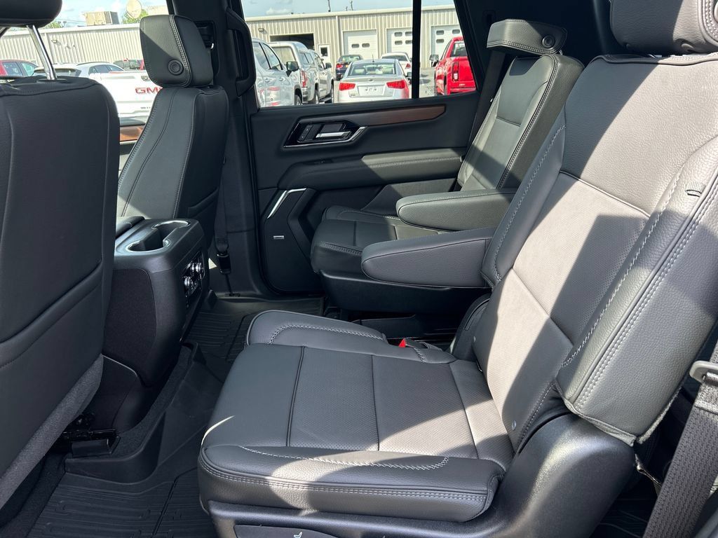 New 2026 GMC Yukon Denali w/ Sun & Power Step Package AWD/4WD image 6