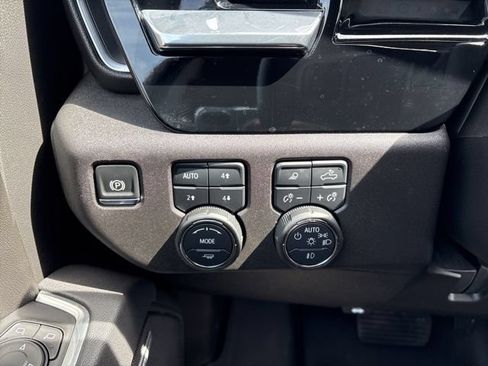 Used 2025 Chevrolet Silverado 2500 LTZ w/ LTZ Convenience Package AWD/4WD image 7