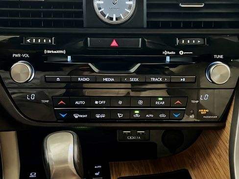 Used 2020 Lexus RX 350L FWD w/ Premium Package image 12