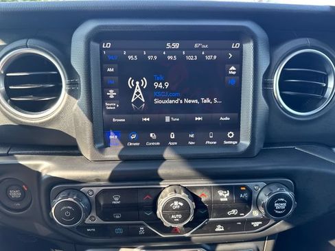 Used 2023 Jeep Wrangler Unlimited Sahara AWD/4WD image 19