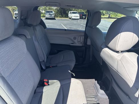 Used 2024 Toyota Sienna LE image 27