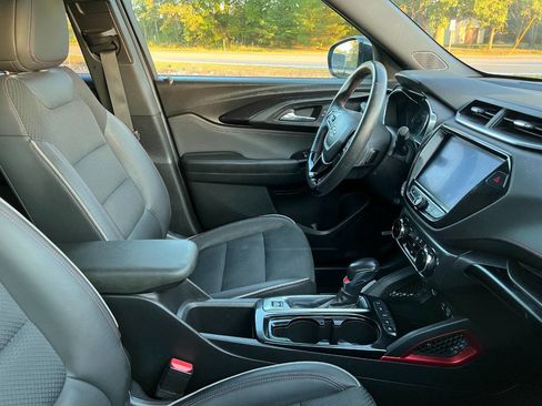 Used 2021 Chevrolet TrailBlazer RS w/ Technology Package image 10