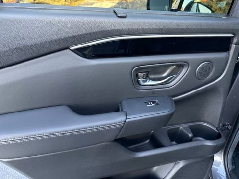 Used 2025 Honda Pilot EX-L image 15