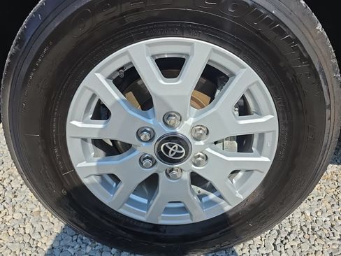 Certified 2024 Toyota Tacoma SR AWD/4WD image 10