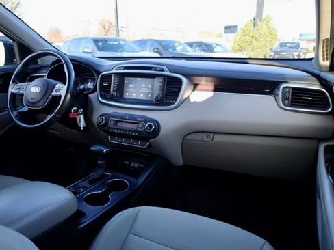 Used 2019 Kia Sorento LX w/ LX Convenience Package image 35