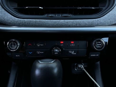 Used 2025 Jeep Compass Latitude image 27