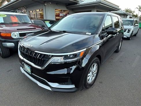 Used 2023 Kia Carnival LX image 1
