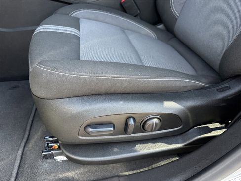 Used 2025 Chevrolet Blazer LT image 16