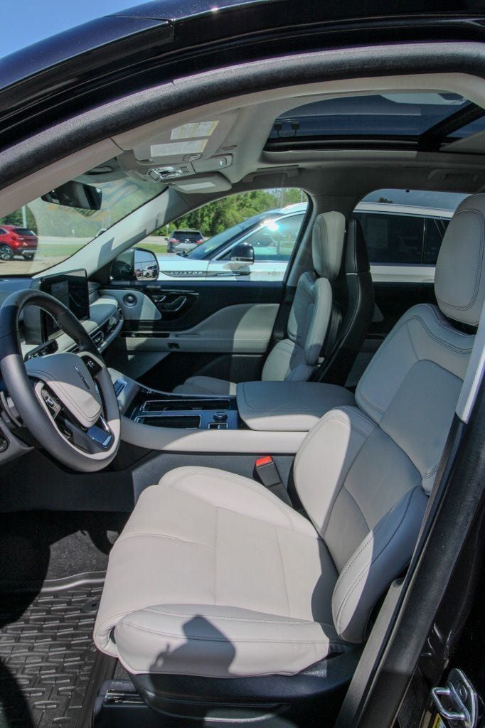 Used 2025 Lincoln Aviator Reserve w/ Equipment Group 201A AWD/4WD image 15