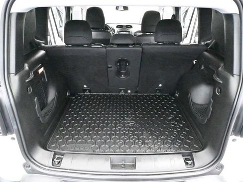 Used 2020 Jeep Renegade Altitude FWD image 37