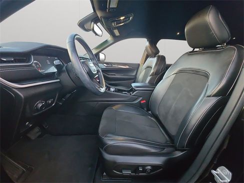 Used 2021 Jeep Grand Cherokee L Laredo image 10