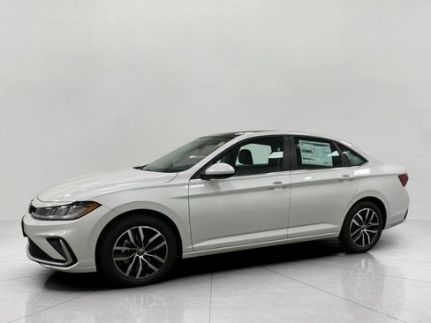 New 2026 Volkswagen Jetta SE image 7