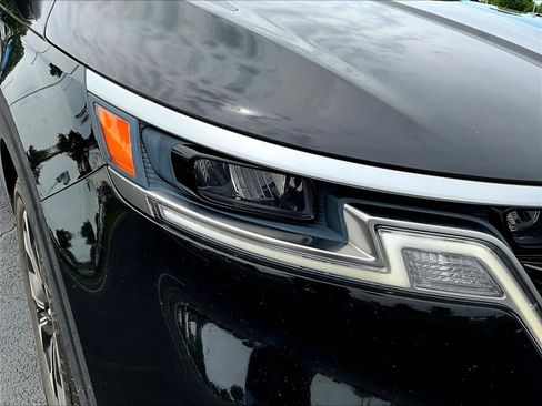 Used 2023 Kia Carnival EX FWD image 33