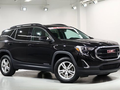 Used 2019 GMC Terrain SLE w/ Driver Convenience Package image 2