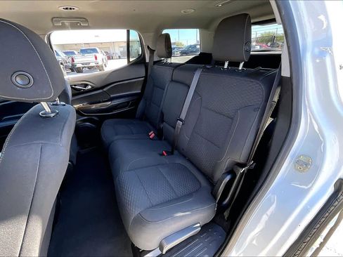 Used 2019 GMC Acadia SLE image 17