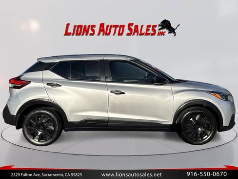 Used 2020 Nissan Kicks S FWD image 4