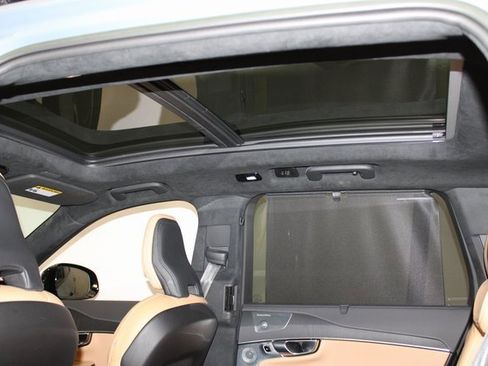 Used 2023 Volvo XC90 T8 Ultimate image 11