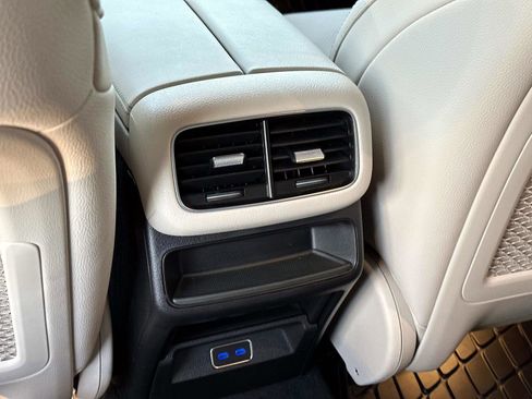 Used 2024 Mercedes-Benz GLE 350 4MATIC image 15